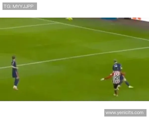 女球迷热衷观看足球明星精彩视频分享激情与梦想的瞬间